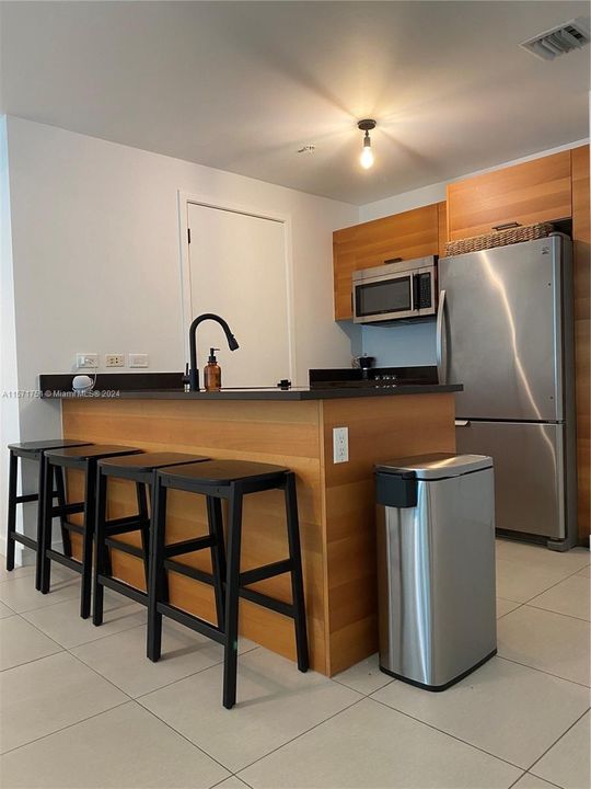 For Rent: $3,330 (1 beds, 1 baths, 711 Square Feet)