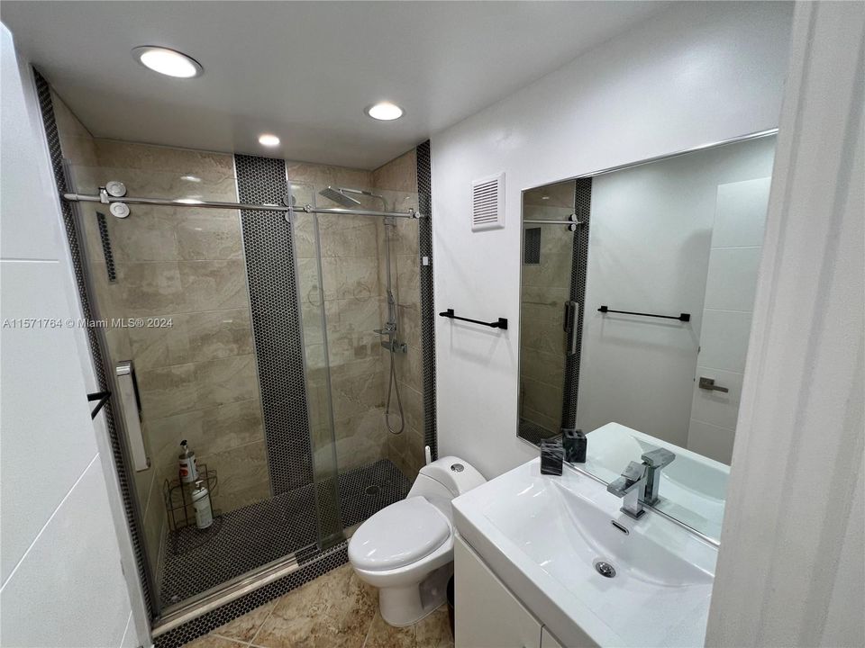 For Sale: $222,995 (1 beds, 1 baths, 780 Square Feet)