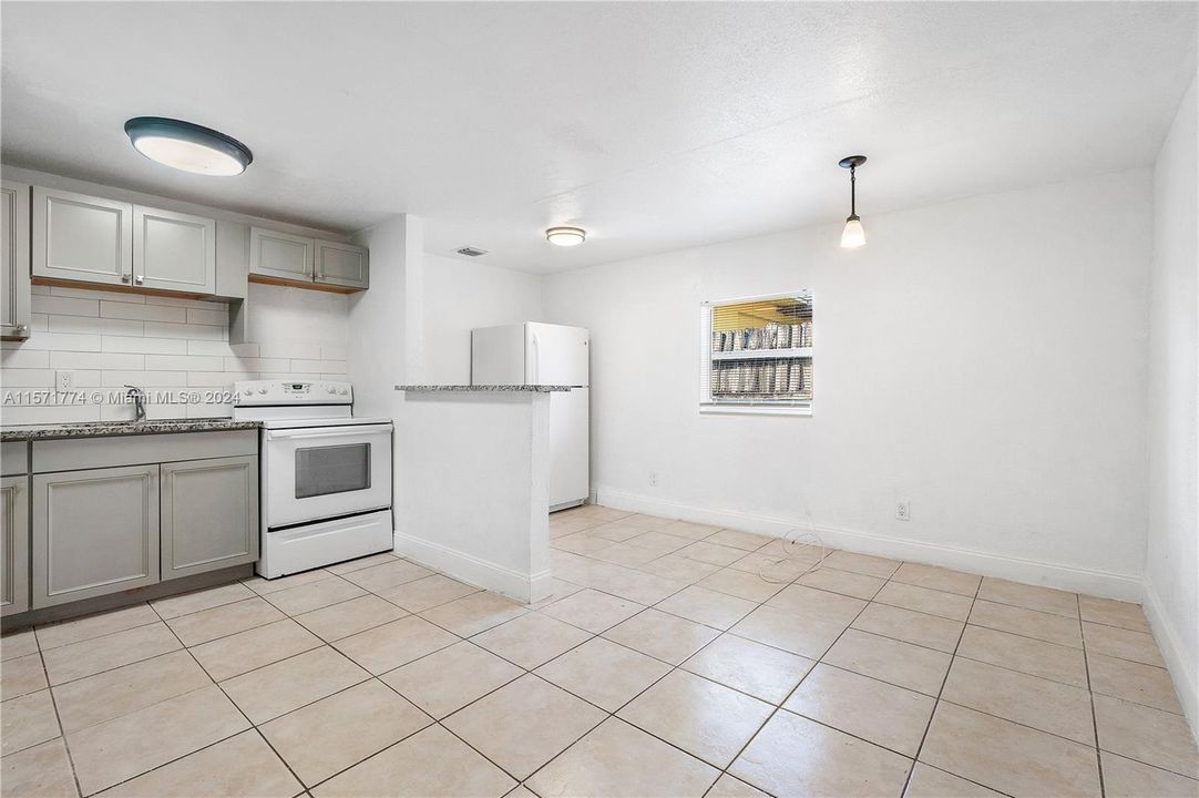 For Rent: $1,850 (2 beds, 1 baths, 1323 Square Feet)