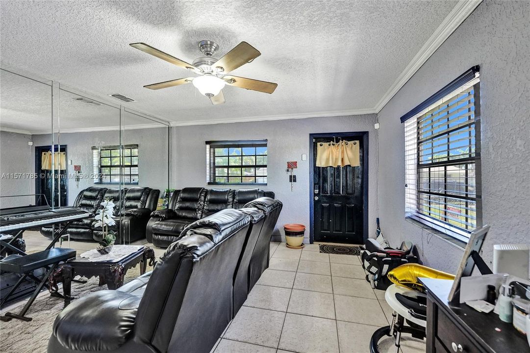 For Sale: $449,000 (4 beds, 2 baths, 1682 Square Feet)