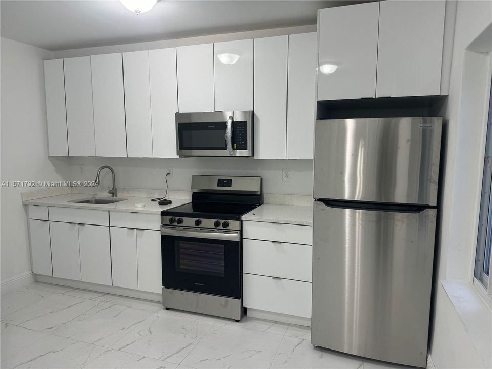 Recently Rented: $2,295 (2 beds, 1 baths, 1628 Square Feet)