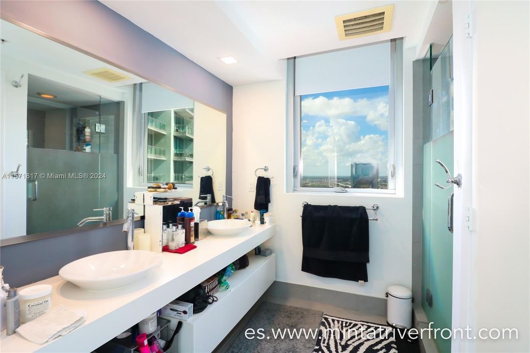 Active With Contract: $4,200 (2 beds, 2 baths, 1340 Square Feet)