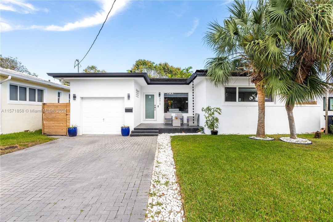 For Sale: $2,299,000 (3 beds, 2 baths, 1469 Square Feet)