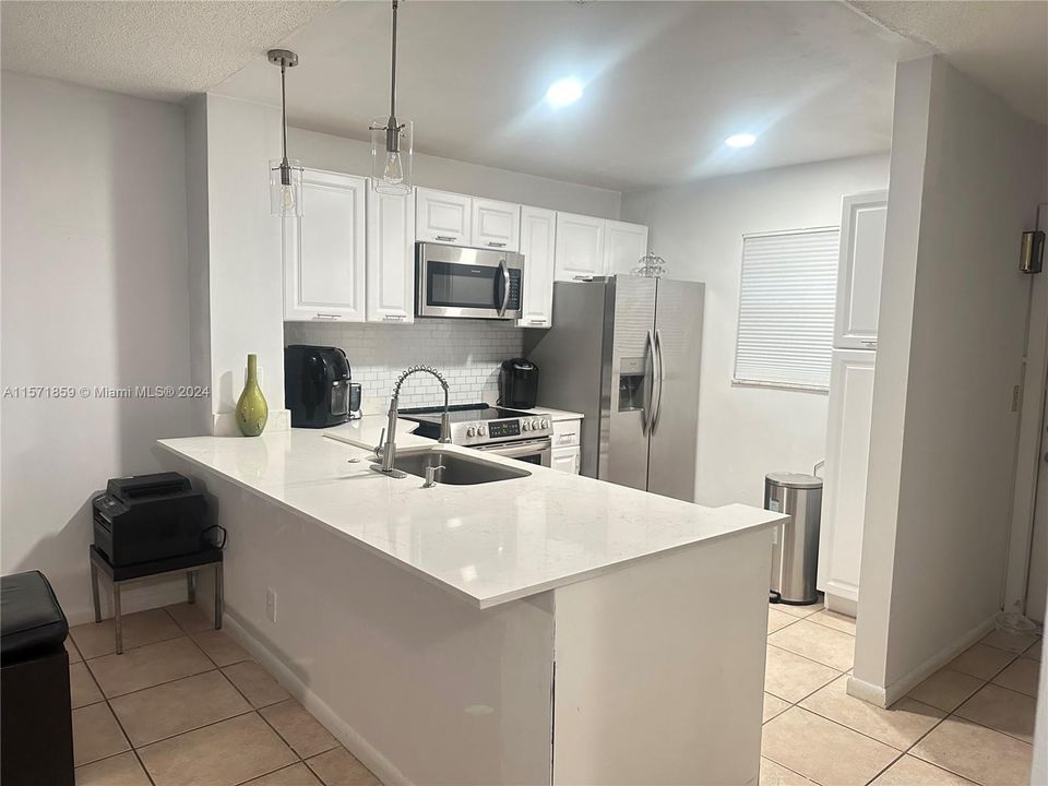 For Sale: $240,000 (2 beds, 2 baths, 920 Square Feet)