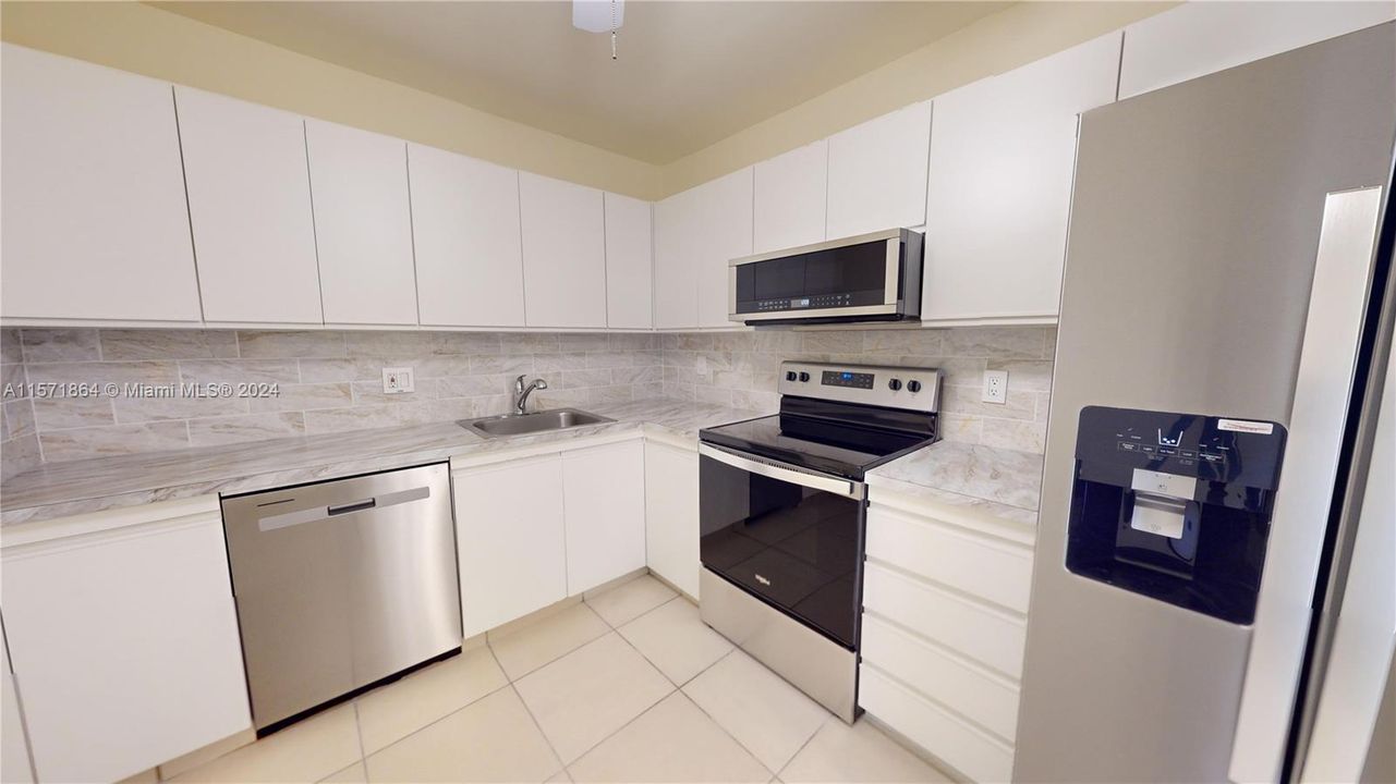 For Rent: $2,500 (1 beds, 1 baths, 950 Square Feet)
