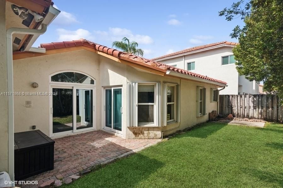 Active With Contract: $5,500 (5 beds, 3 baths, 2373 Square Feet)