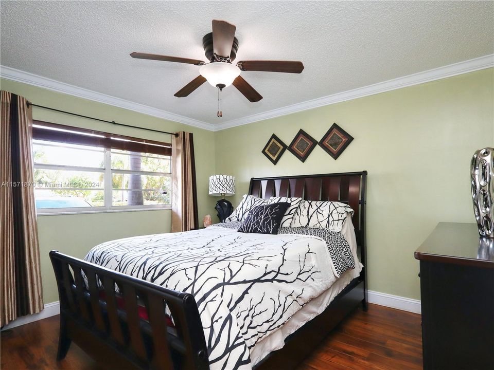 For Sale: $167,000 (2 beds, 2 baths, 982 Square Feet)