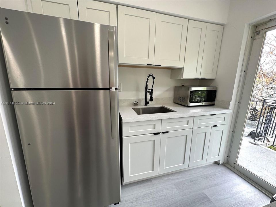 For Rent: $2,099 (1 beds, 1 baths, 7655 Square Feet)