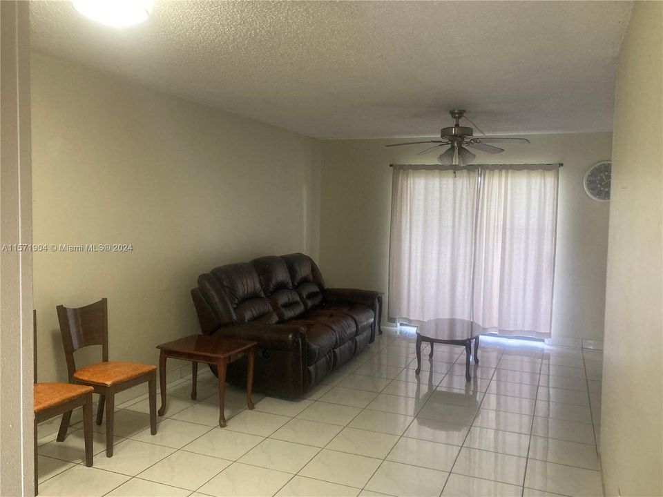 For Sale: $289,900 (2 beds, 2 baths, 770 Square Feet)