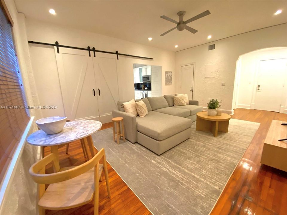 For Sale: $525,000 (2 beds, 1 baths, 945 Square Feet)