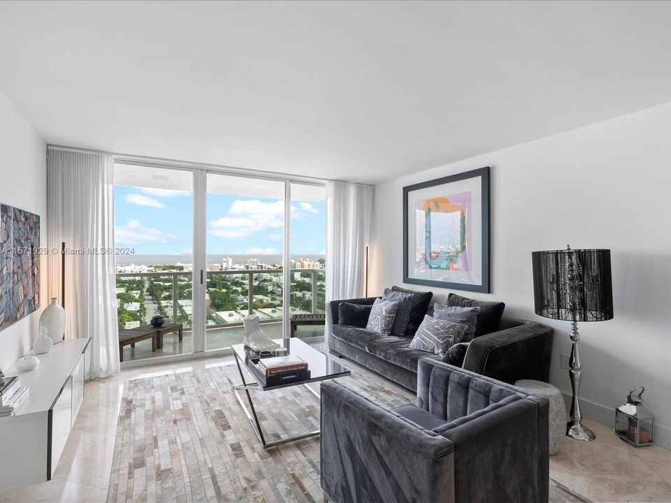 For Sale: $935,000 (2 beds, 2 baths, 1078 Square Feet)