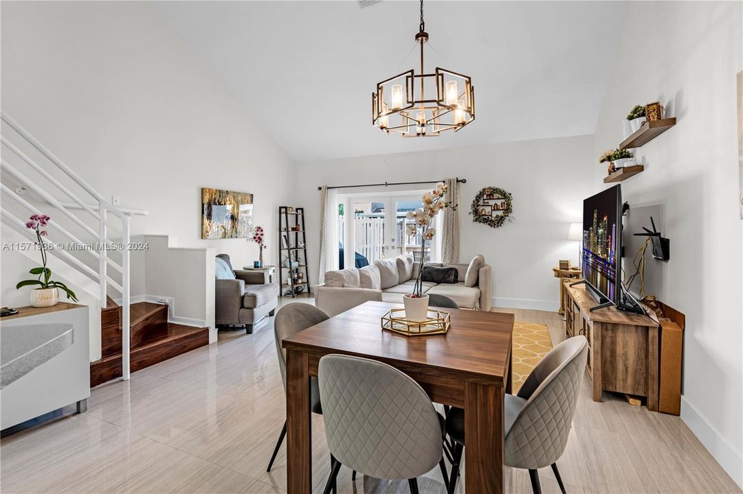 Active With Contract: $425,000 (2 beds, 2 baths, 1199 Square Feet)