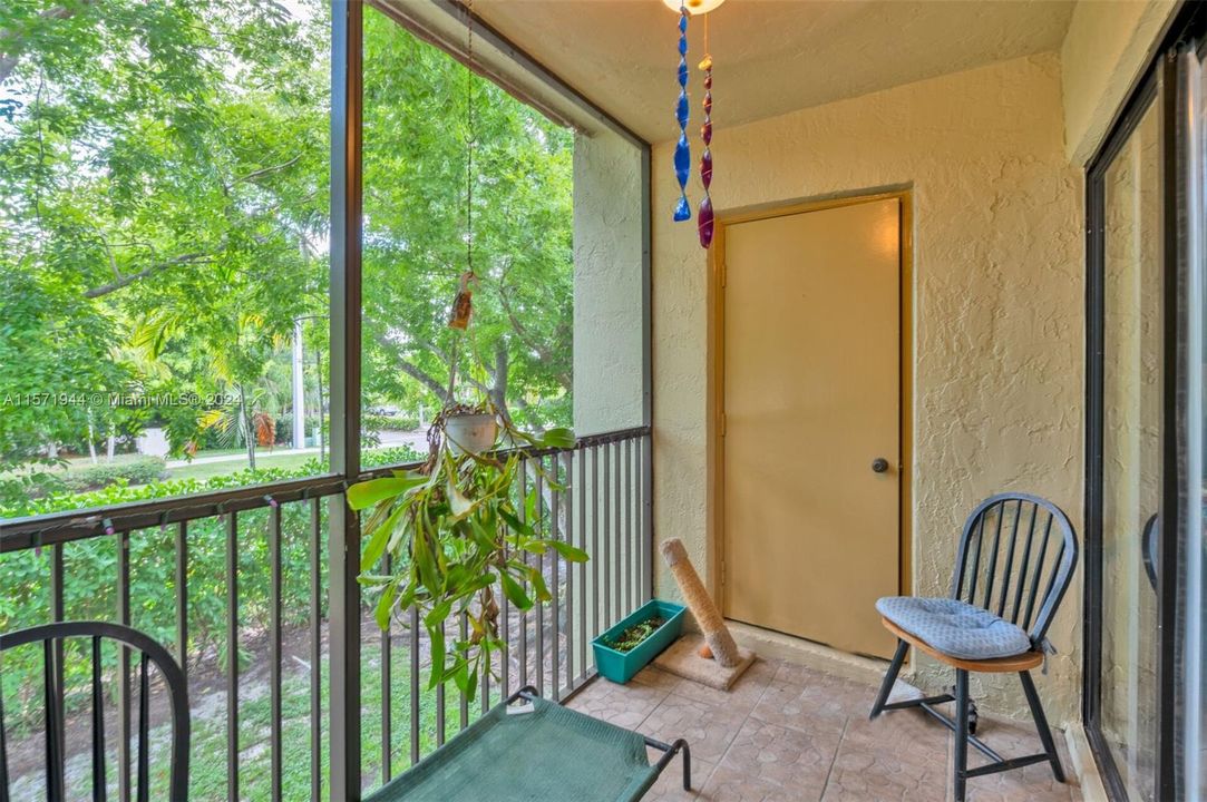 Active With Contract: $319,900 (2 beds, 2 baths, 1231 Square Feet)
