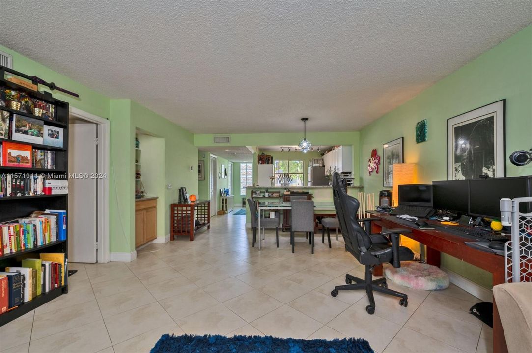 For Sale: $319,900 (2 beds, 2 baths, 1231 Square Feet)