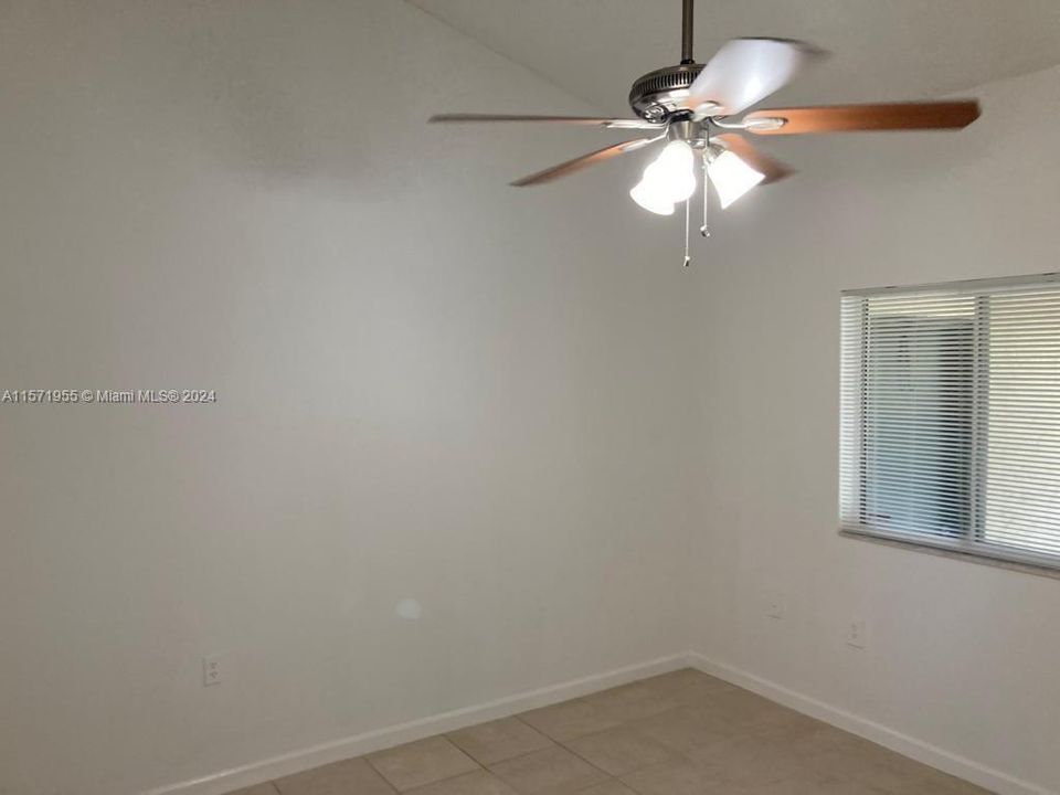 For Sale: $195,000 (2 beds, 1 baths, 850 Square Feet)