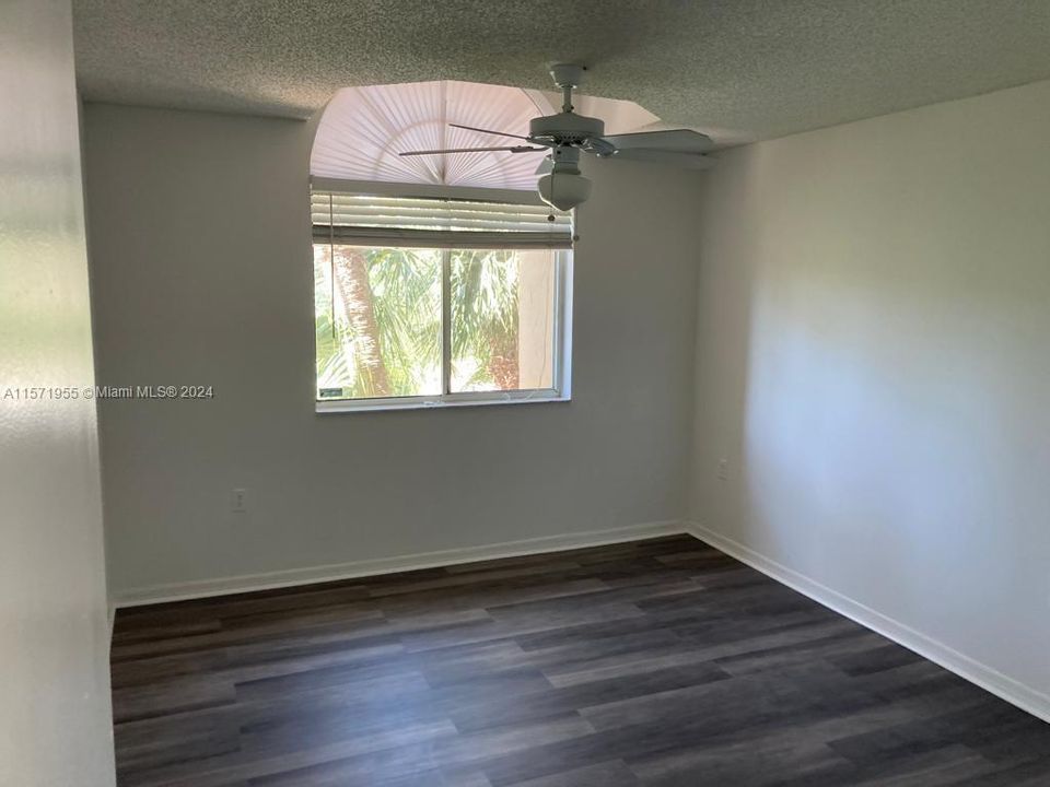 For Sale: $195,000 (2 beds, 1 baths, 850 Square Feet)