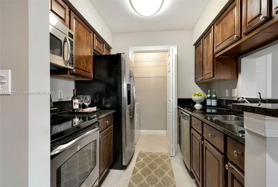 For Rent: $2,029 (1 beds, 1 baths, 680 Square Feet)