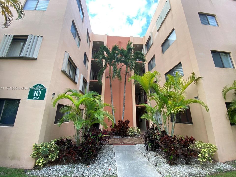 Active With Contract: $1,895 (1 beds, 1 baths, 705 Square Feet)