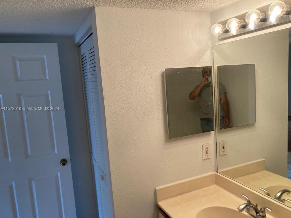 待售: $159,000 (1 贝兹, 1 浴室, 633 平方英尺)