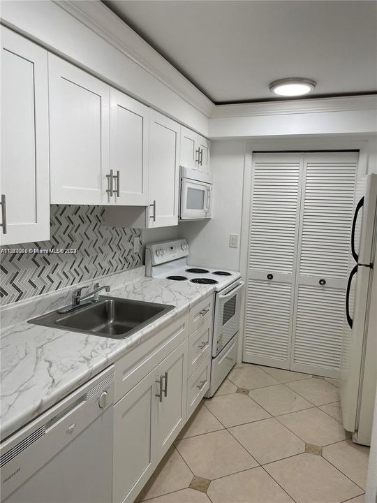Recently Rented: $2,300 (2 beds, 2 baths, 1106 Square Feet)