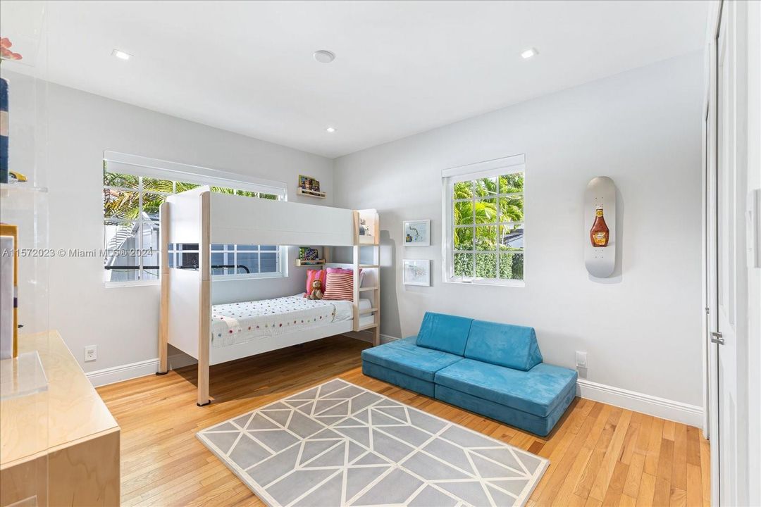 For Sale: $2,375,000 (3 beds, 2 baths, 1797 Square Feet)
