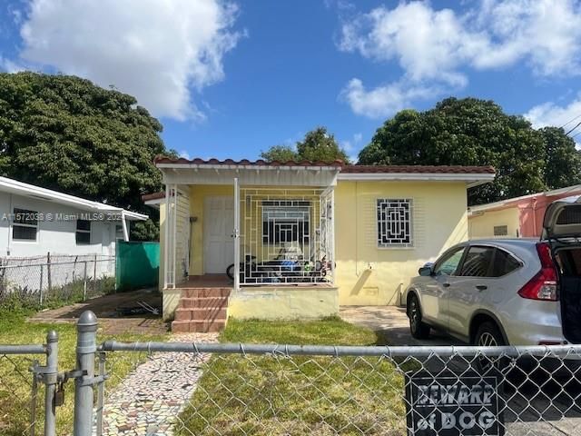 Recently Sold: $325,000 (2 beds, 1 baths, 800 Square Feet)