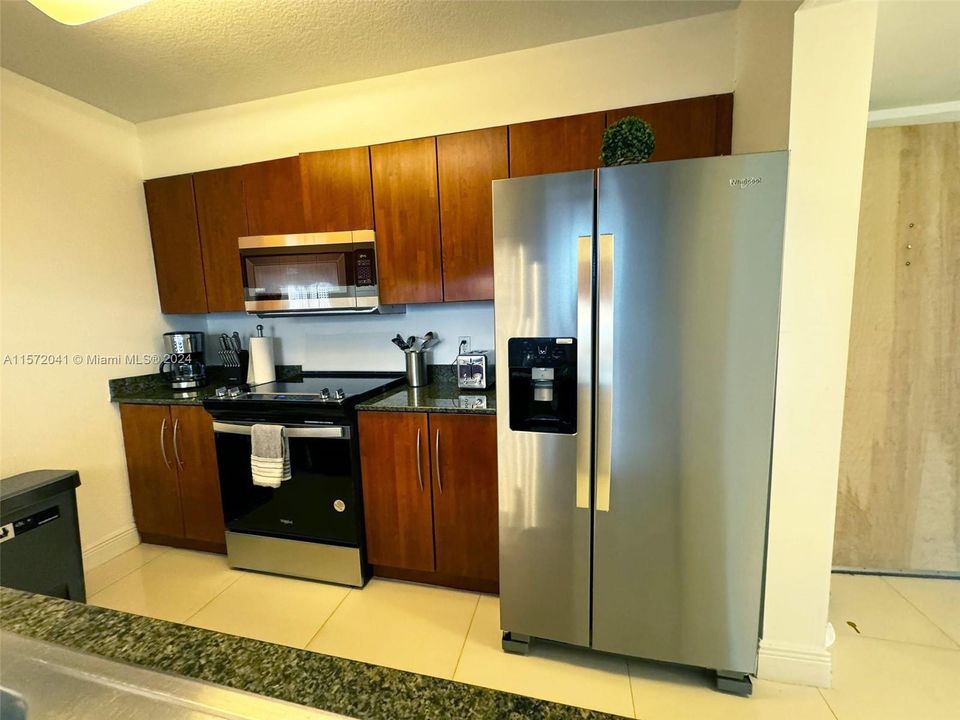 For Sale: $479,000 (1 beds, 1 baths, 825 Square Feet)