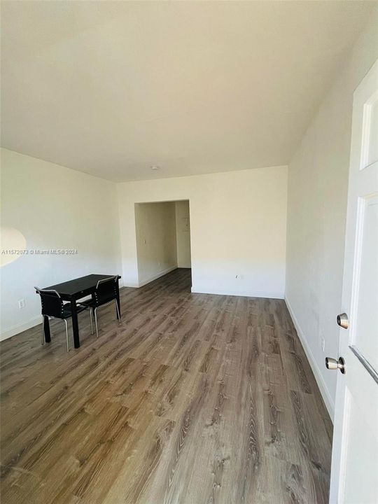 For Rent: $1,650 (0 beds, 1 baths, 420 Square Feet)