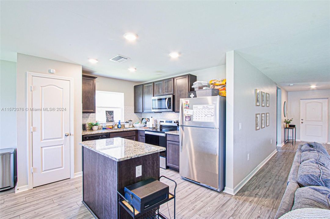 For Sale: $324,990 (3 beds, 2 baths, 1401 Square Feet)