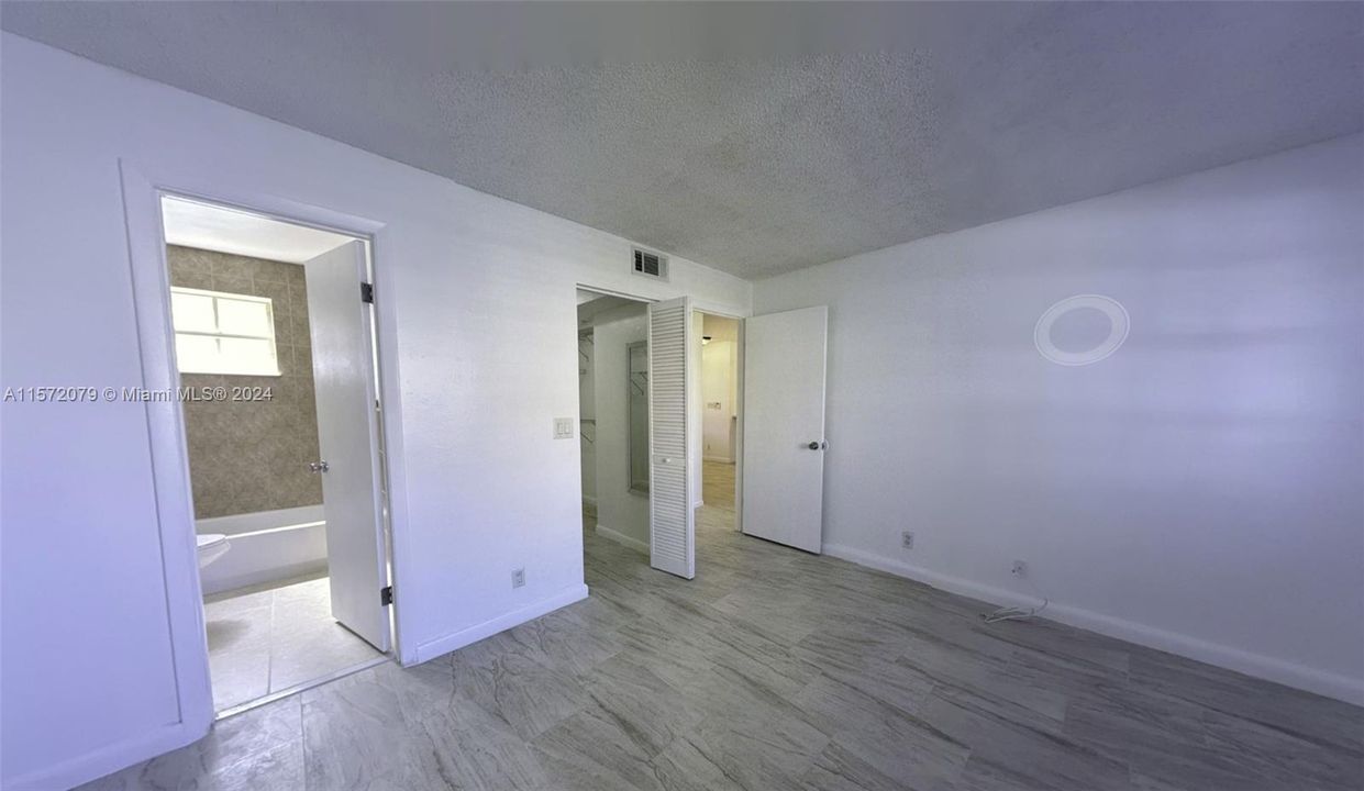 Active With Contract: $2,200 (2 beds, 2 baths, 805 Square Feet)