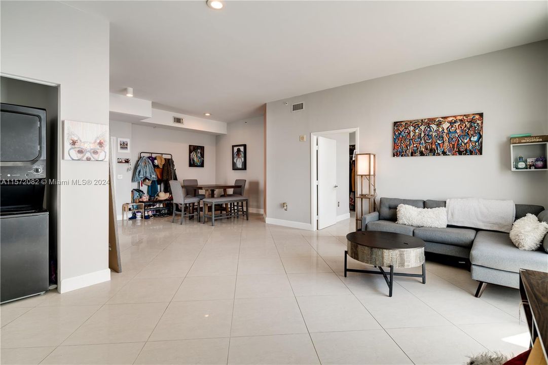 For Sale: $555,000 (2 beds, 2 baths, 1280 Square Feet)