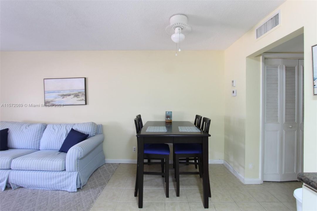 For Sale: $210,000 (1 beds, 1 baths, 610 Square Feet)