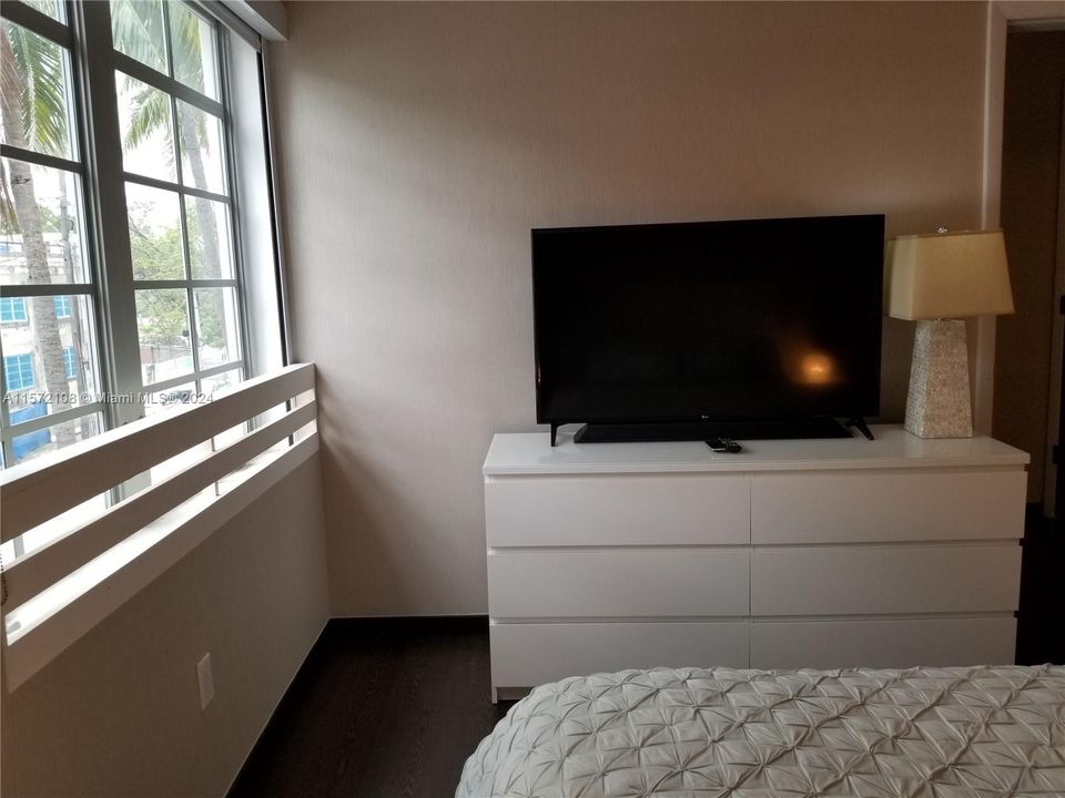 For Rent: $3,800 (2 beds, 2 baths, 901 Square Feet)