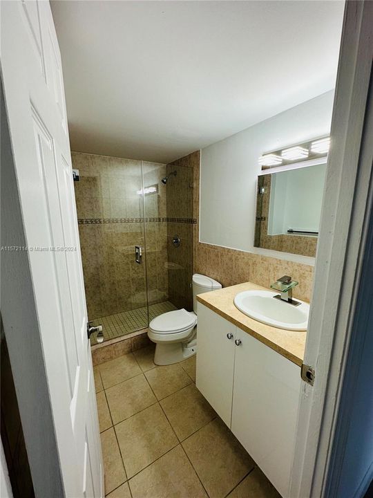 For Sale: $264,000 (2 beds, 2 baths, 996 Square Feet)