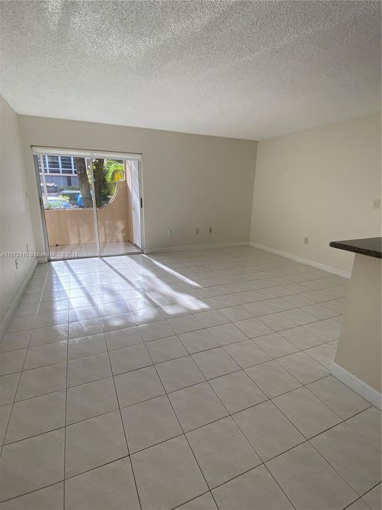For Rent: $2,700 (2 beds, 2 baths, 827 Square Feet)