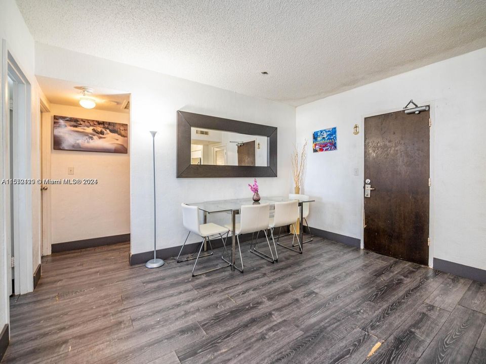 For Rent: $4,500 (2 beds, 2 baths, 1121 Square Feet)