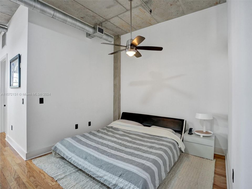For Sale: $543,000 (2 beds, 1 baths, 975 Square Feet)