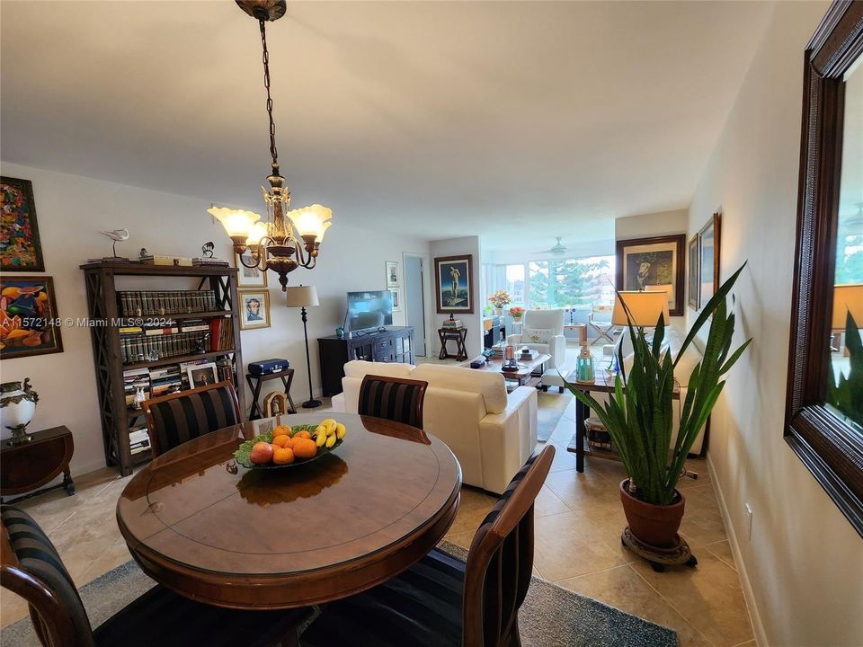 For Sale: $250,000 (2 beds, 2 baths, 1213 Square Feet)