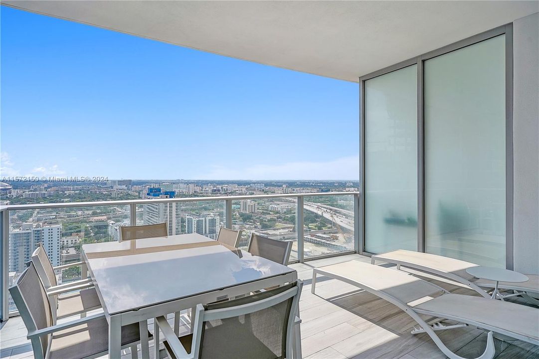 For Sale: $845,000 (2 beds, 2 baths, 1173 Square Feet)