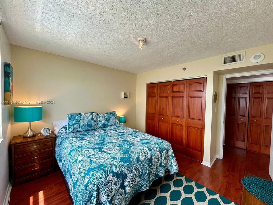 Active With Contract: $2,850 (1 beds, 1 baths, 671 Square Feet)