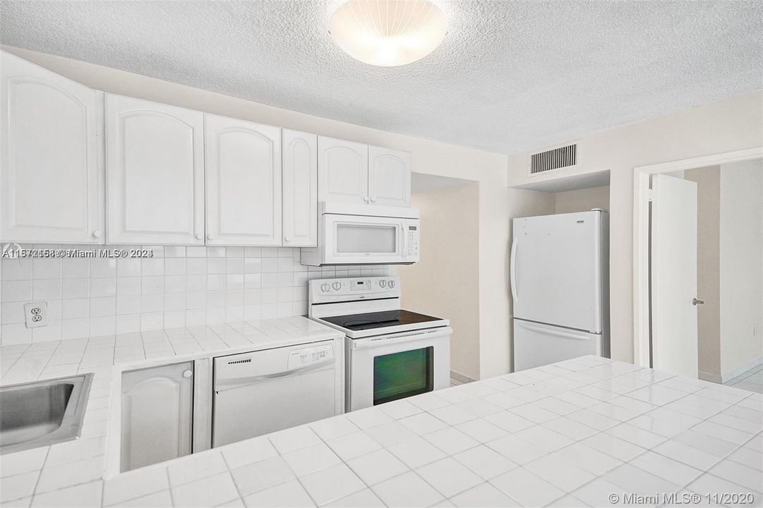 For Rent: $2,900 (1 beds, 1 baths, 750 Square Feet)