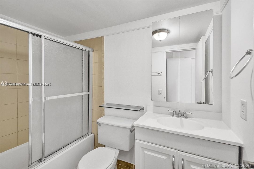 Active With Contract: $2,900 (1 beds, 1 baths, 750 Square Feet)