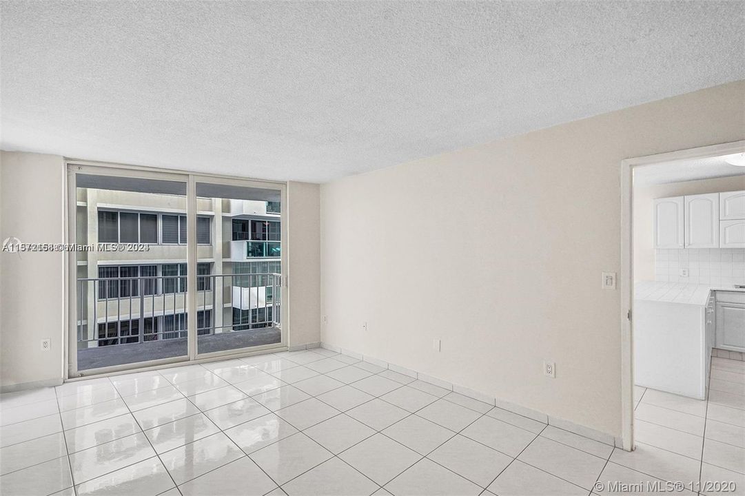 Active With Contract: $2,900 (1 beds, 1 baths, 750 Square Feet)