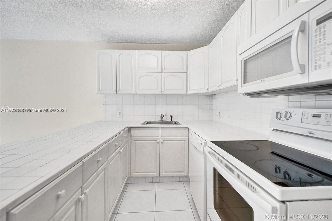For Rent: $2,900 (1 beds, 1 baths, 750 Square Feet)