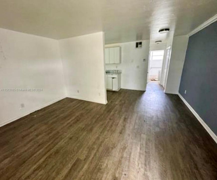 For Rent: $1,850 (1 beds, 1 baths, 700 Square Feet)