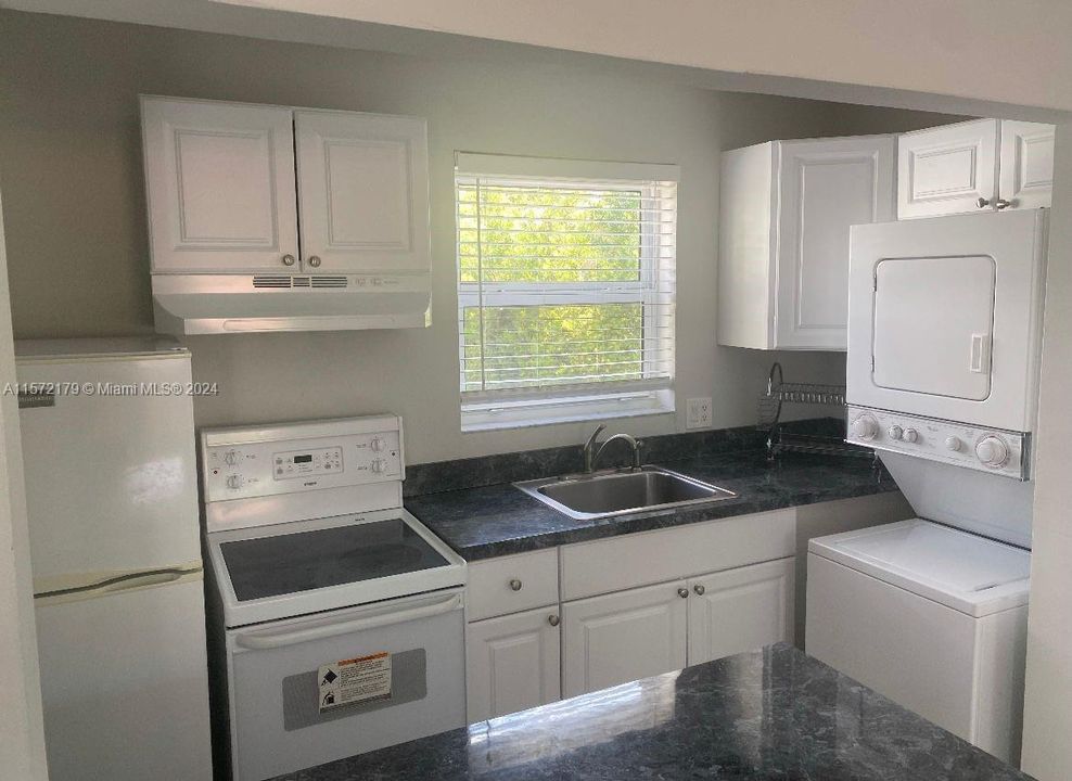 For Rent: $1,900 (1 beds, 1 baths, 495 Square Feet)