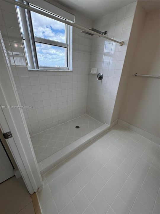 待售: $425,000 (2 贝兹, 2 浴室, 942 平方英尺)