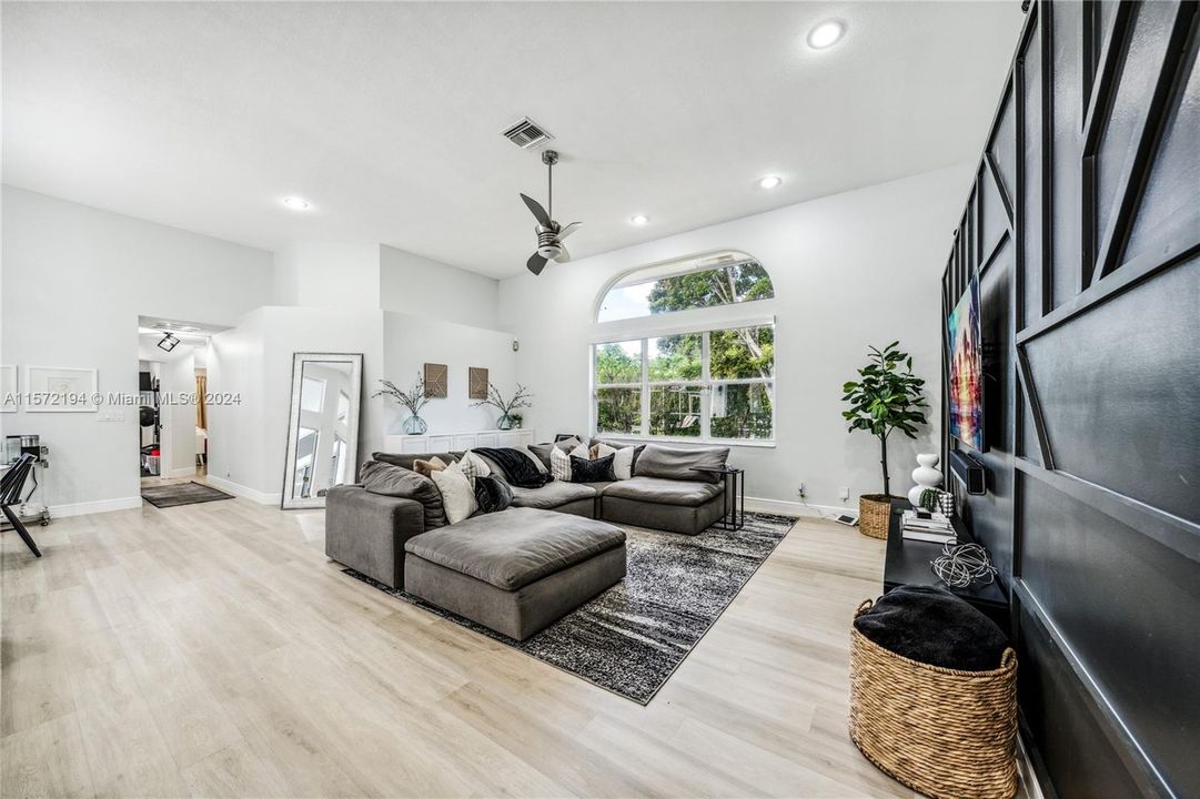Active With Contract: $1,099,000 (5 beds, 3 baths, 2763 Square Feet)
