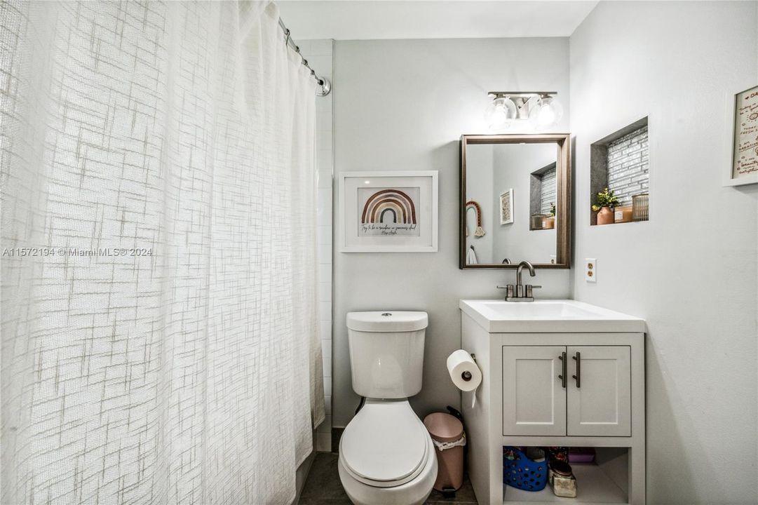 Recently Sold: $1,099,000 (5 beds, 3 baths, 2763 Square Feet)