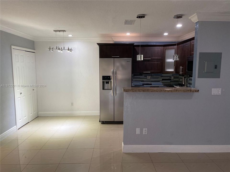 For Sale: $240,000 (2 beds, 1 baths, 780 Square Feet)